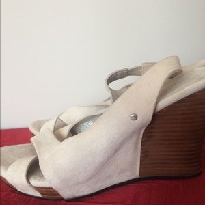 ❤️Price Drop Ugg peep toe